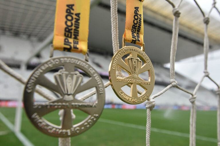 Medalhas de primeiro e segundo lugar da Supercopa Feminina