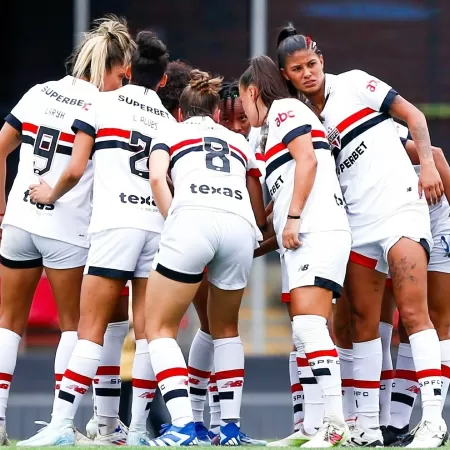 Jogadoras do são paulo reunidas pela supercopa