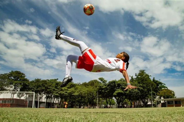 Jogadora do Sesi futebol feminino