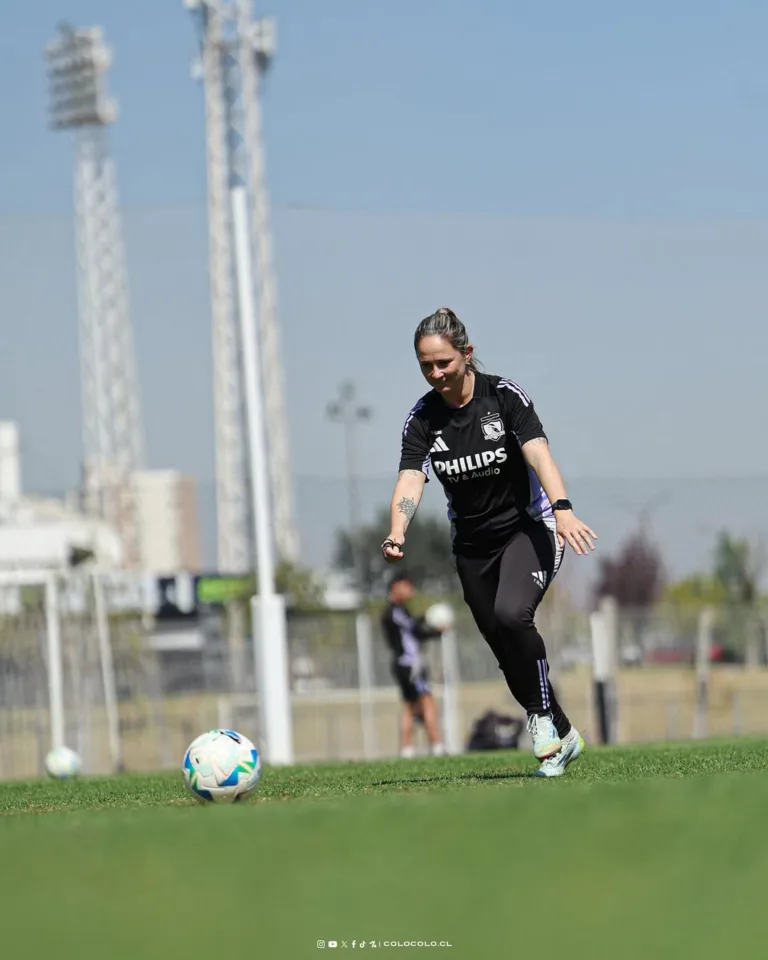 Tati Silveira Colo Colo Feminino