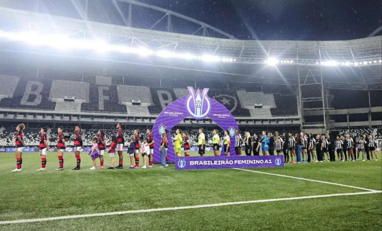 Equipes Botafogo e Flamengo em campo